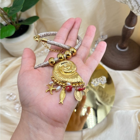 Golden Seashell Pendant Necklace – Nautical Charm with Natural Stone Accents - Picture 15 of 17